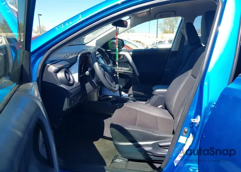 2018 Toyota Rav4 Le z USA, uszkodzony, nr VIN JTMZFREV1JJ734012